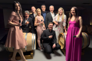 Close Harmony Friends